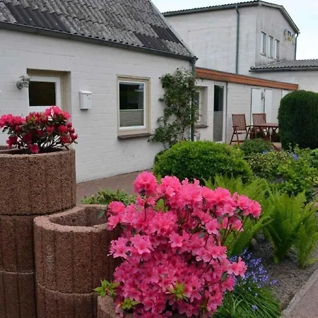 Strandnahes Haus Mit Terrasse, Grill Und Garten