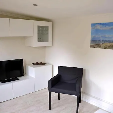 Strandnahes Haus Mit Terrasse, Grill Und Garten بيت للعطل *